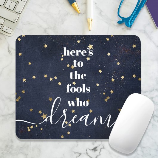 "Narren, die träumen" Zitat Gold Stars Typografie  Mousepad