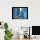 Narrow Blue Stairway in Morocco Poster (Heimbüro)