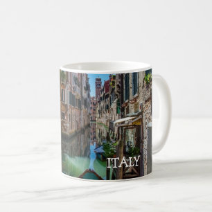 Narrow street with canal in Venice Kaffeetasse