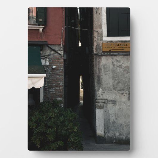Narrow venetian alleyway (2024) fotoplatte (Vorderseite)