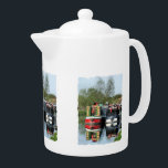 NARROWBOATS<br><div class="desc">Die im Vereinigten Königreich als Schmalboote bekannten Kanalboote wurden ursprünglich zur Beförderung von Gütern im ganzen Land eingesetzt. Sie werden heute hauptsächlich zur Freizeitgestaltung genutzt und ziehen Menschen aus aller Welt an, um unsere ländliche Umgebung zu genießen. Diese Boote sehen sehr hübsch mit ihren hellen Kabinen aus, die traditionell blau,...</div>