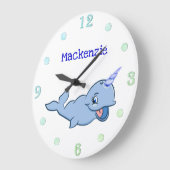 Narwhal Blue | Adorable Baby Kawaii Custom Ocean Große Wanduhr (Winkel)