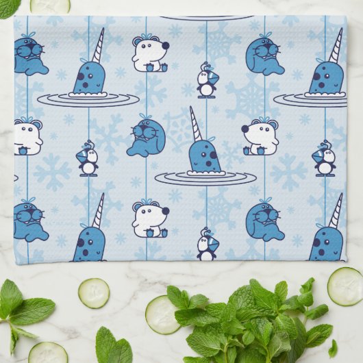 Narwhal Blue Snowflake Pattern Geschirrtuch (Gefaltet)