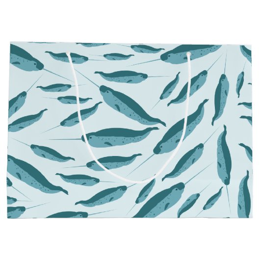 Narwhal im Muster des blauen Ozeans Große Geschenktüte (Rückseite)