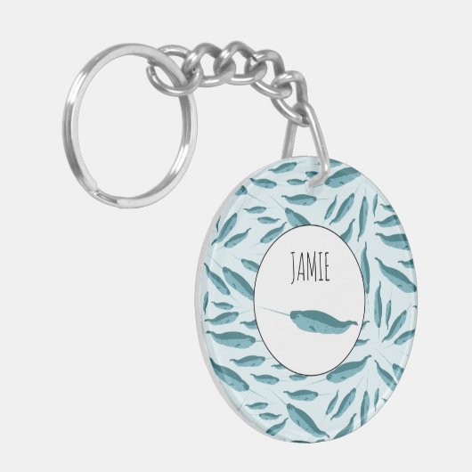 Narwhal im Muster des blauen Ozeans Schlüsselanhänger (Vorderseite links)