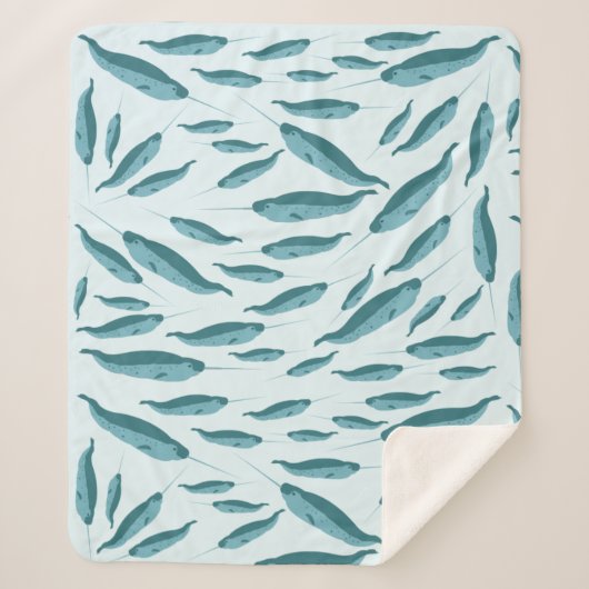 Narwhal im Muster des blauen Ozeans Sherpadecke (Vorderseite)