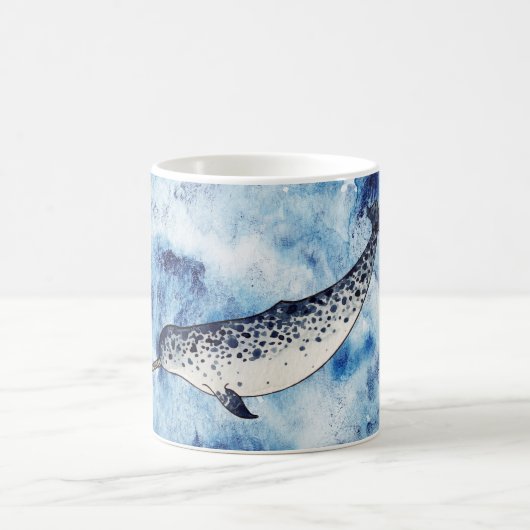 Narwhal in einem Spritzen der Wasserfarbe Kaffeetasse (Mittel)