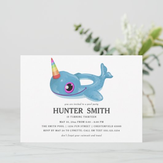 Narwhal Pool Float Birthday Pool Party Einladung (Stehend Vorderseite)