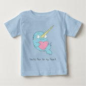 Narwhal umarmt den T - Shirt eines Herzbabys (Vorderseite)
