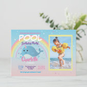 Narwhale Foto Pool Party Geburtstag Float Narwhal Einladung (Stehend Vorderseite)
