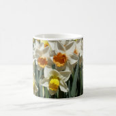Narzissen-Hügel Kaffeetasse (Mittel)