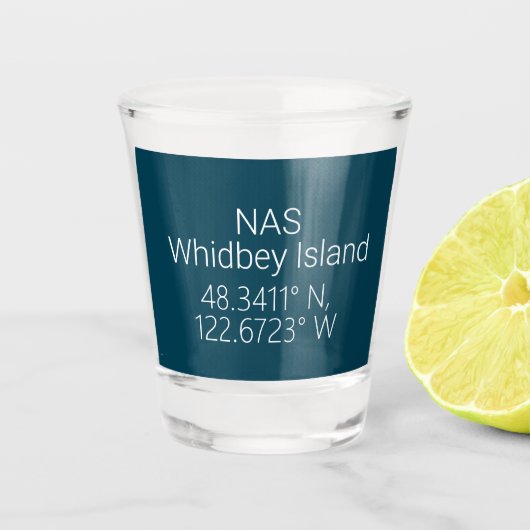 NAS Whidbey Island Latitude Länge Schnapsglas (Vorderseite)