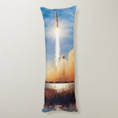 NASA Apollo 8 Rocket Launch Kennedy Space Center Seitenschläferkissen (Rückseite (Vertikal))