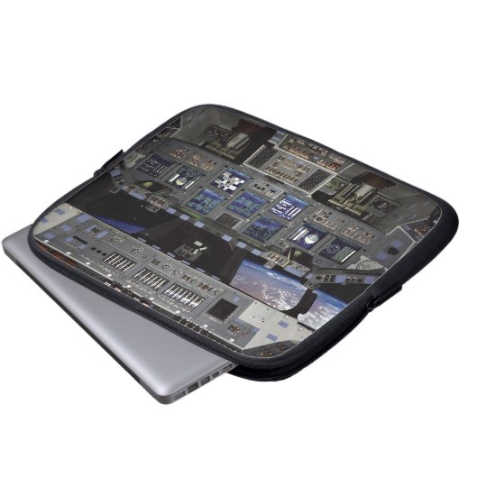 NASA Space Shuttle Cockpit Earth Orbit Window View Laptopschutzhülle (Vorne Knopf)