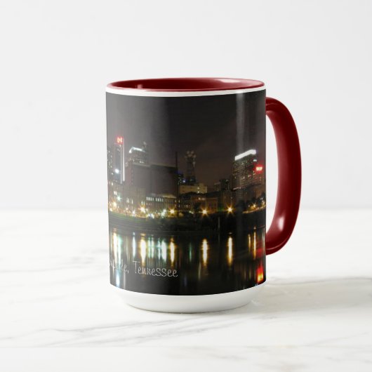 Nashville, Tennessee Skyline bei Nacht Tasse (VorderseiteRechts)