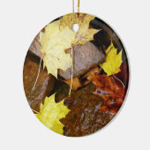 Nasse Blätter und Steine Herbstfotografie Keramik Ornament (Links)