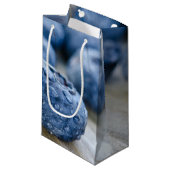 Nasse Blaubeeren Kleine Geschenktüte (Vorderseite Schrägansicht)