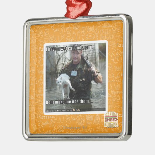 Nasse Katze und Gewehr Silbernes Ornament (Links)