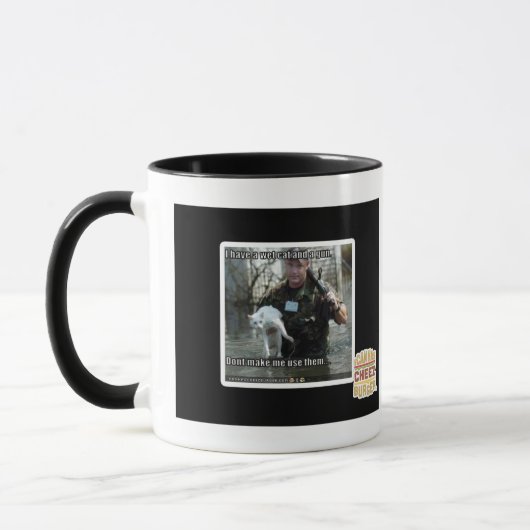 Nasse Katze und Gewehr Tasse (Links)