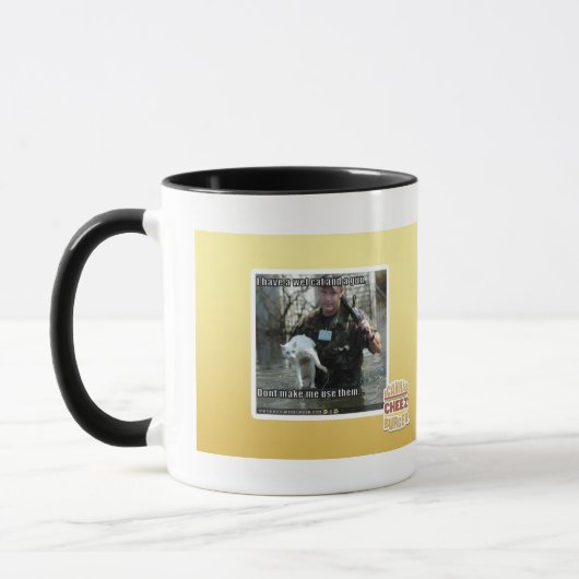 Nasse Katze und Gewehr Tasse (Links)