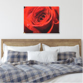 Nasse rote Rose Leinwanddruck (Insitu (Schlafzimmer))