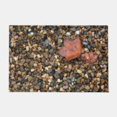 Nasskies und gefallene Blätter Fotografischer Herb Fußmatte (Vorderseite)