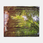 Nassstraße durch grüne Bäume in Humboldt Herbst Fleecedecke (Vorderseite (Horizontal))