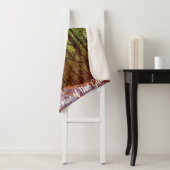 Nassstraße durch grüne Bäume in Humboldt Herbst Sherpadecke (Beispiel)