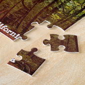 Nassweg durch grüne Bäume im Humboldt-Herbst Puzzle (Seite)