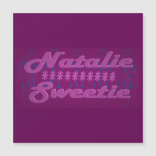 Natalie Sweetie Farbe dunkel lila mit Text Magnetkarte