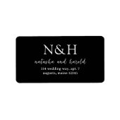 Natasha Black Monogram Modern Wedding Adressaufkleber (Vorne)