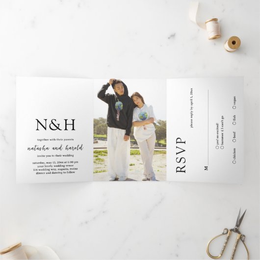 Natasha Foto Monogram Modern Wedding Dreifach Gefaltete Einladung (Innenseite)
