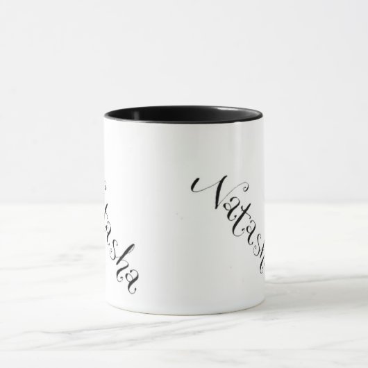 Natasha Tasse in Schwarzweiss (Zentrum)