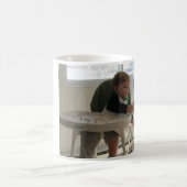 Nathan füttert Reba große Kaffee-Tassen Kaffeetasse (Mittel)