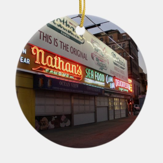 Nathans Coney Island Weihnachtsverzierung Keramikornament (Vorne)