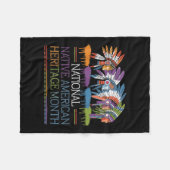 National National National Native American Heritag Fleecedecke (Vorderseite (Horizontal))