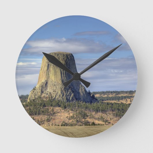 Nationaldenkmal von Devils Tower Runde Wanduhr (Vorderseite)