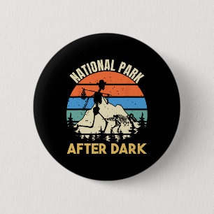 Nationalpark nach Einbruch der Dunkelheit Lustige Button