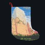 Nationalpark Zion Kleiner Weihnachtsstrumpf<br><div class="desc">Poster zeigt den Blick auf eine Klippe im Zion Nationalpark. Digitale Wiederherstellung und Erweitert für Print.</div>