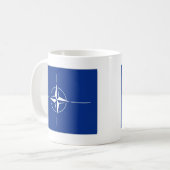 NATO-Flagge Kaffeetasse (Vorderseite Links)
