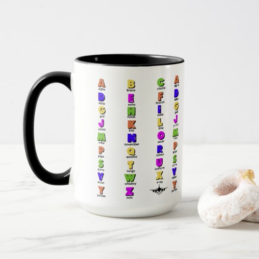 NATO Phonetisch Alphabet, farbenfroh Tasse (Mit Donut)