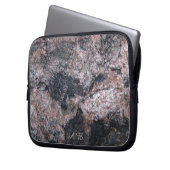 Natur-Felsen-Pinkish Beschaffenheit mit Initialen Laptopschutzhülle (Vorderseite Links)