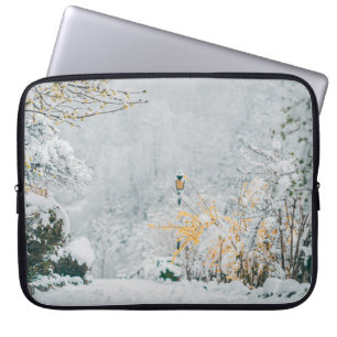 Natur im Schnee Vintage-Rendering Lensart, schön Laptopschutzhülle
