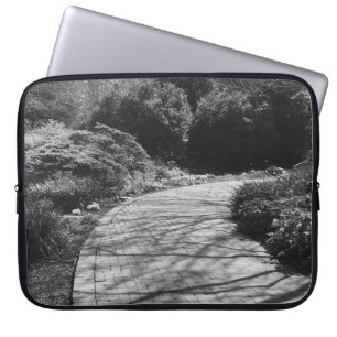 Natur in Schwarz-Weiß Laptopschutzhülle