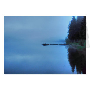 Natur-Szene in Misty Lake, Dock and Boot