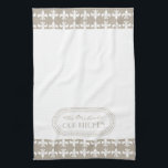 Natur | White Lilie Pattern Monogram Handtuch<br><div class="desc">Stilvolles natürliches Beige-Weiß-Lilie-Muster. Einige Elemente in dieser Entwurfssammlung können mit Ihrem Initial oder Namen und/oder anderen Texten in den angegebenen Feldern personalisiert werden. Andere Farbkombinationen sind auf Anfrage erhältlich. Wenn Ihnen dieses Muster gefällt, Sie aber nicht sehen, was Sie nach Farbweise suchen, und Sie Hilfe bei der Anpassung an Ihre...</div>