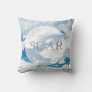 Natur wirft Himmel und Wolken mit Text in die Höhe Kissen