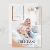 Natural Red Berry Merry Christmas Script Foto Hol Feiertagskarte (Vorderseite)