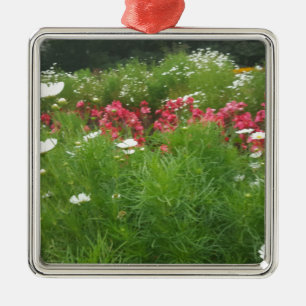 Naturblumenrosa und weiße Blume Gras Ornament Aus Metall