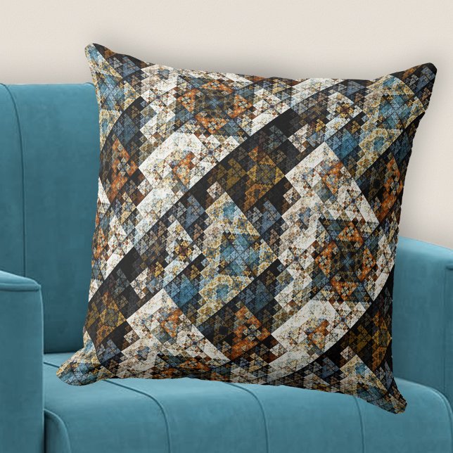 Naturegeometrisches Abstraktes Muster Kissen (Pillow with an abstract geometric fractal pattern in colors inspired by nature.)
